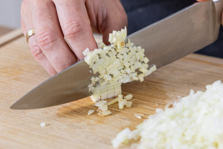 Knoblauch feinhacken