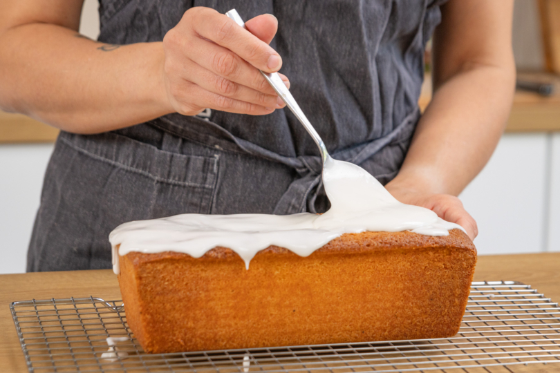 Zitronenkuchen glasieren