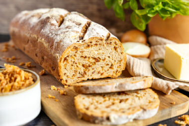 Zwiebelbrot mit Röstzwiebeln