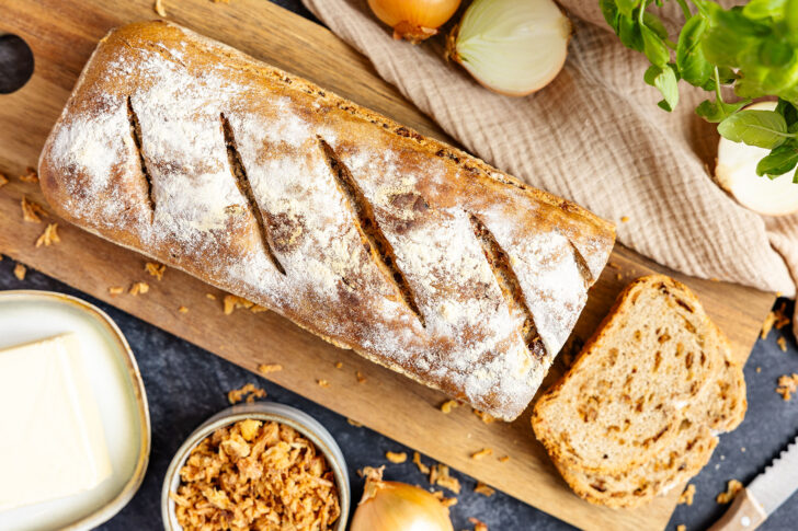Zwiebelbrot mit Röstzwiebeln