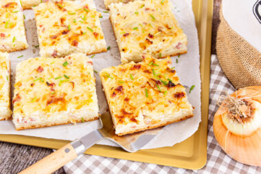 Zwiebelkuchen ohne Hefe vom Blech