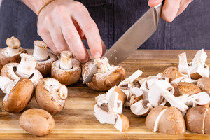Champignons schneiden