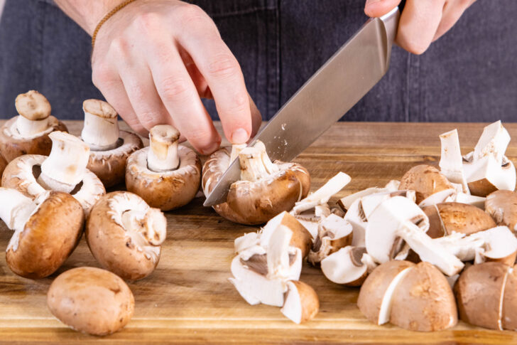 Champignons schneiden