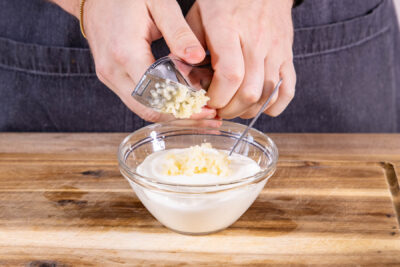 Knoblauch pressen