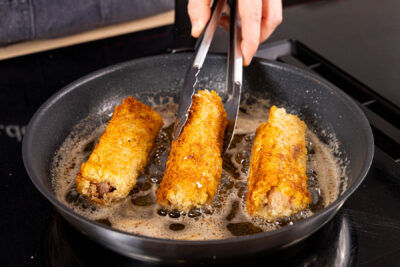Cheesy Corndogs frittieren