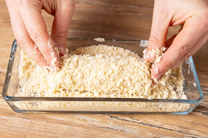 Rolle mit Panko panieren