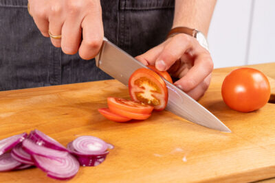 Tomate schneiden