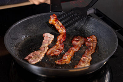 Bacon knusprig braten