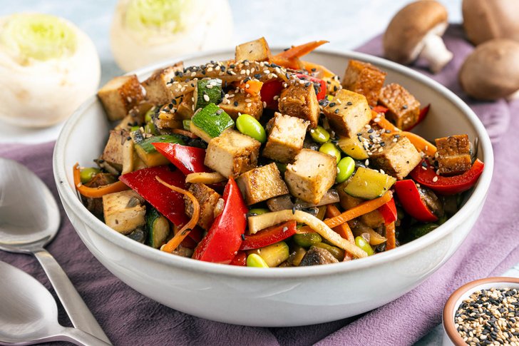 Gemüsepfanne mit Räuchertofu