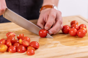 Tomaten halbieren