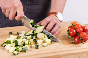 Zucchini klein schneiden