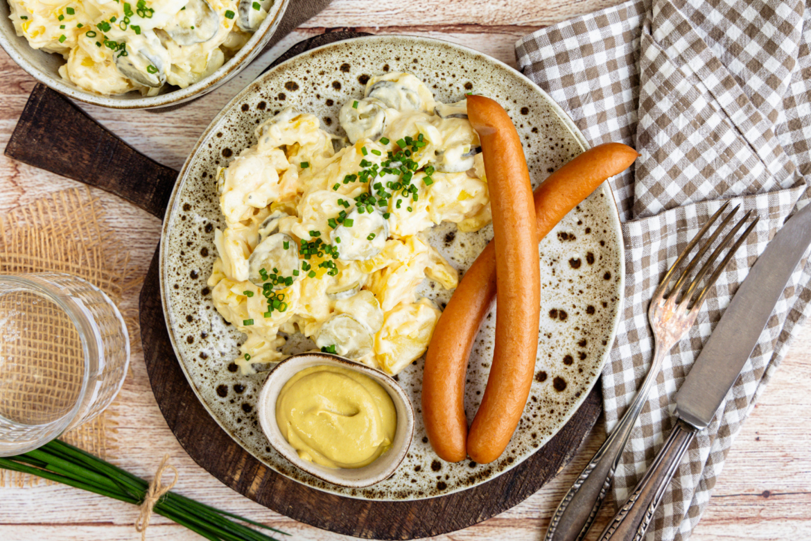 Kartoffelsalat mit Würstchen - das klassische Rezept Kartoffelsalat mit Würstchen - das klassische Rezept