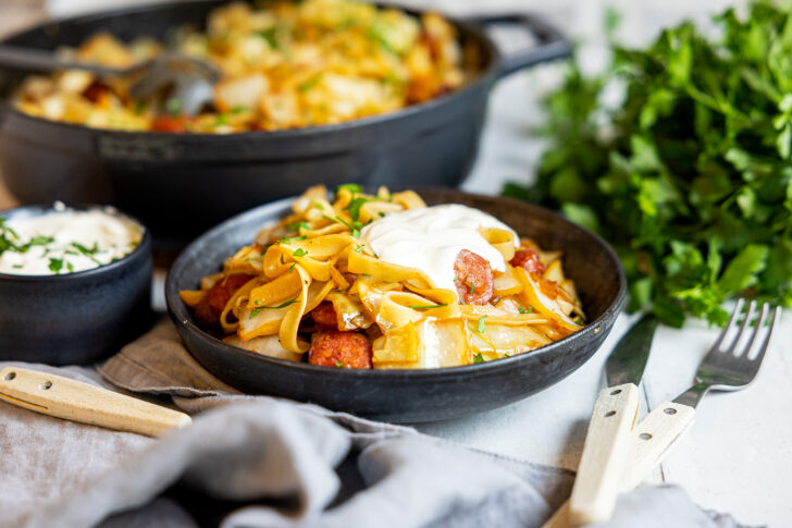Krautnudeln mit Knacker Titelbild weit