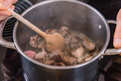 Fleisch anbraten