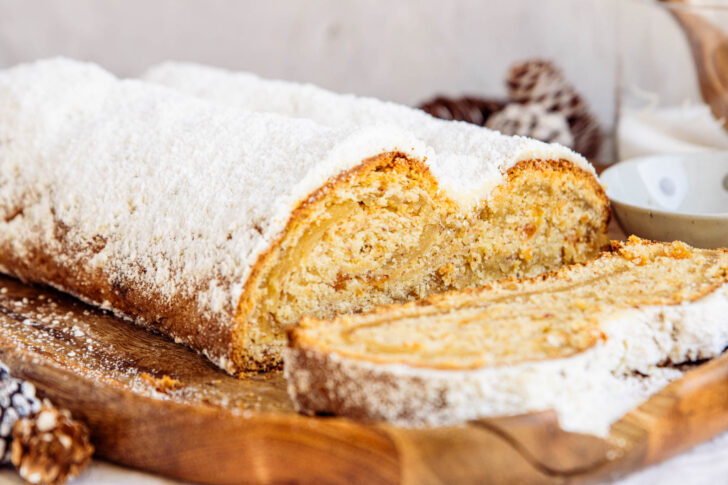 Marzipanstollen ohne Rosinen servieren