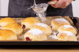 Alles mit Puderzucker bestäuben