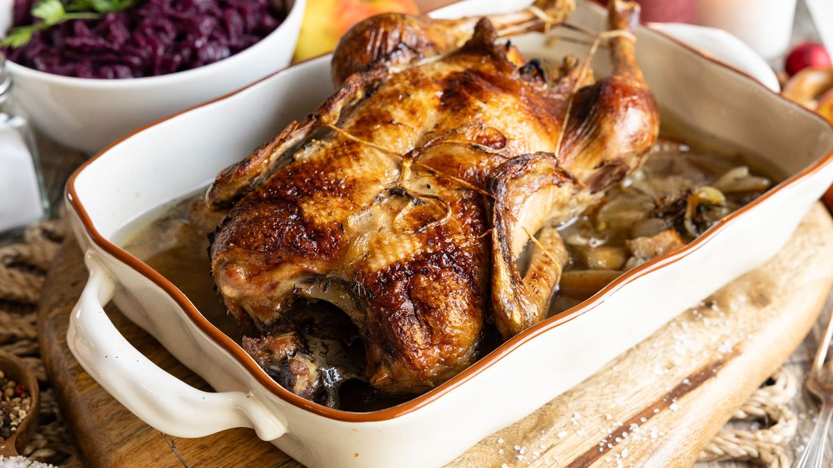 Ganze gebratene Ente aus dem Backofen
