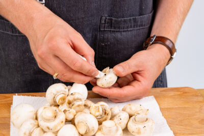 Champignons putzen