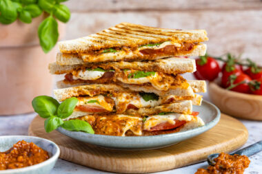 Pesto Sandwich mit Mozzarella vom Kontaktgrill