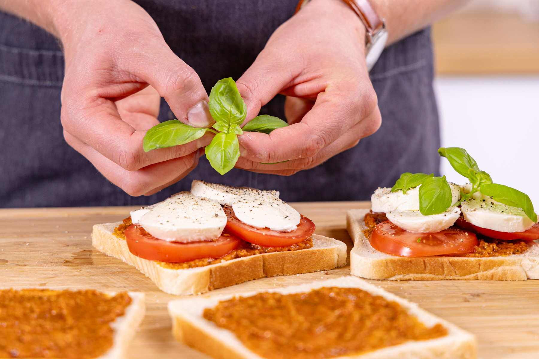 Pesto Sandwich mit Mozzarella vom Kontaktgrill Pesto Sandwich mit Mozzarella vom Kontaktgrill