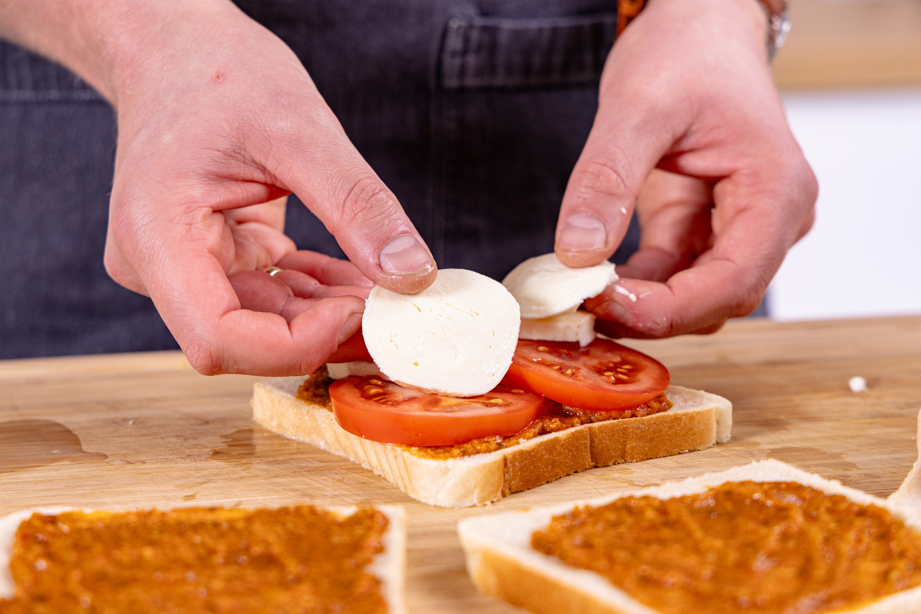 Pesto Sandwich mit Mozzarella vom Kontaktgrill Pesto Sandwich mit Mozzarella vom Kontaktgrill