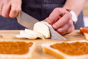 Mozzarella schneiden