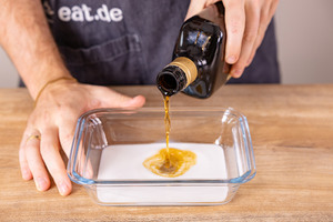 Amaretto mit Kokosmilch mischen