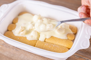 Kokossoße darüber verteilen