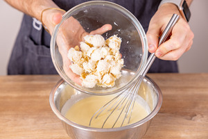 Gehackte Raffaello® dazugeben