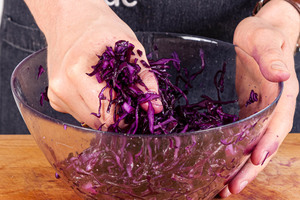 Kraut mürbe kneten