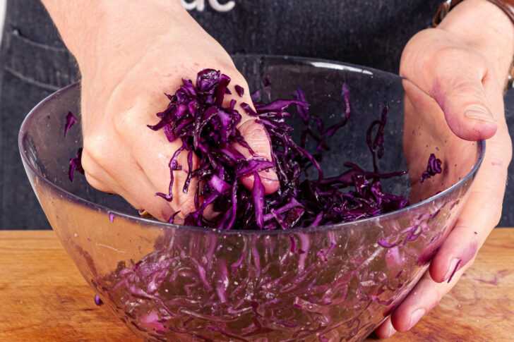 Kraut mürbe kneten