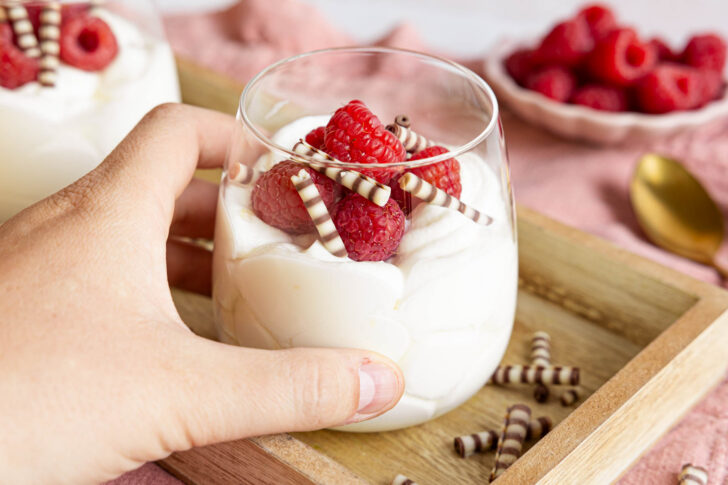 Mascarpone-Quark-Creme Dessert mit Himbeeren