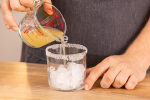 Birnensaft dazu gießen