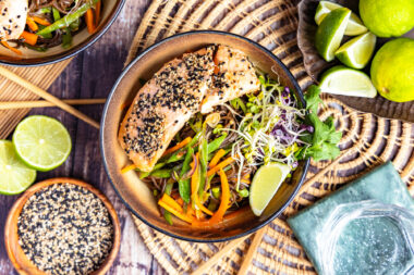Asiatische Sobanudeln mit Lachs