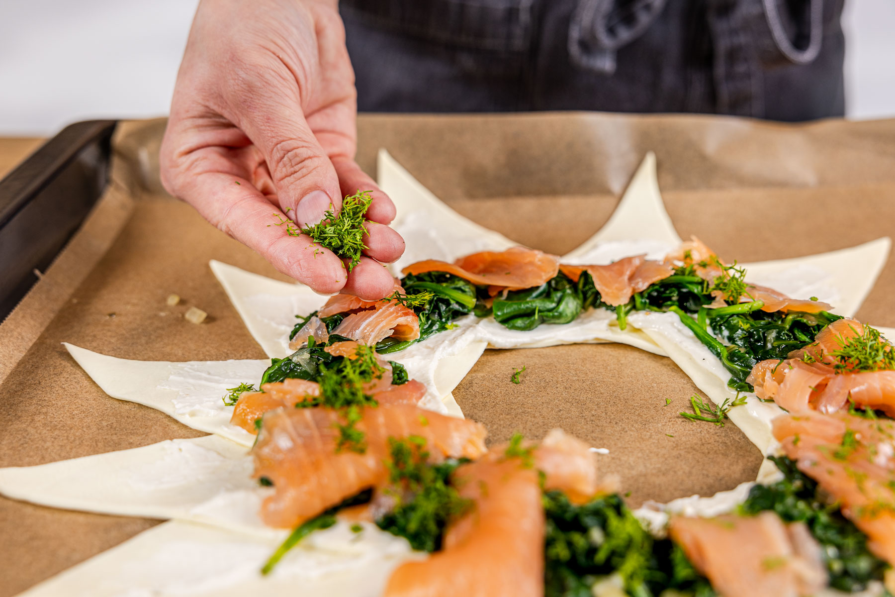 Blätterteig-Kranz mit Lachs und Spinat Blätterteig-Kranz mit Lachs und Spinat