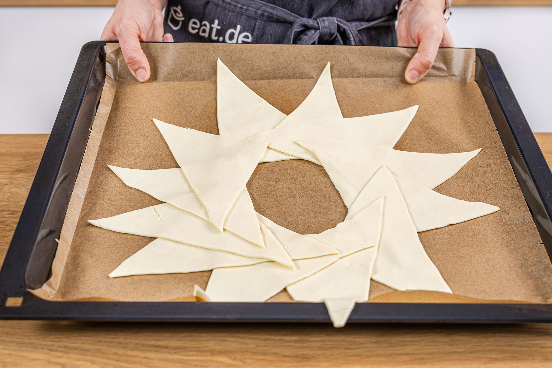 Blätterteig-Kranz mit Lachs und Spinat Blätterteig-Kranz mit Lachs und Spinat