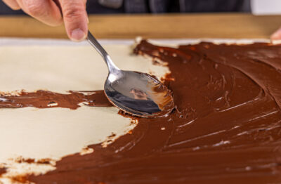 Schokocreme verteilen