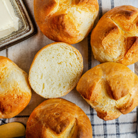 Knusprige Dinkel-Quark-Brötchen