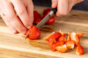 Erdbeeren schneiden