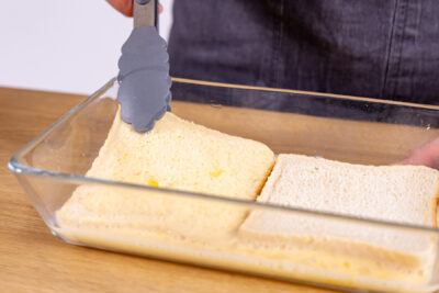Toastscheibe darin wenden