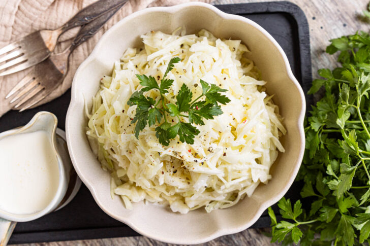 Klassischer Krautsalat mit Sahne