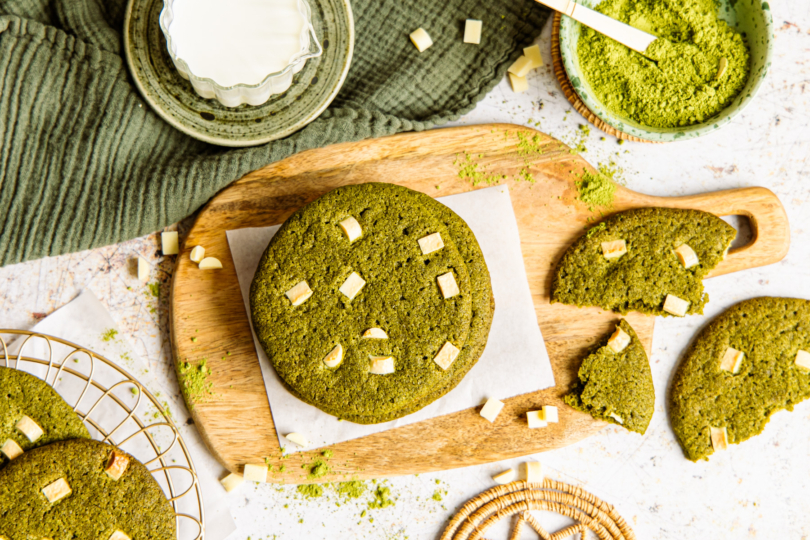 Matcha Cookies mit weißer Schokolade