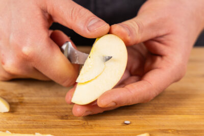 Apfel vom Kerngehäuse befreien