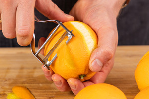 Orange schälen