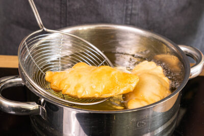 Panzerotti mit Spinat frittieren