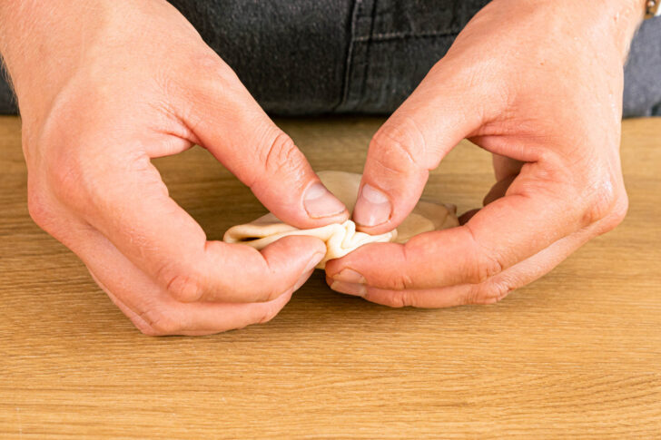 Ränder per Hand zusammendrücken