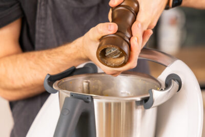 Linsensuppe abschmecken