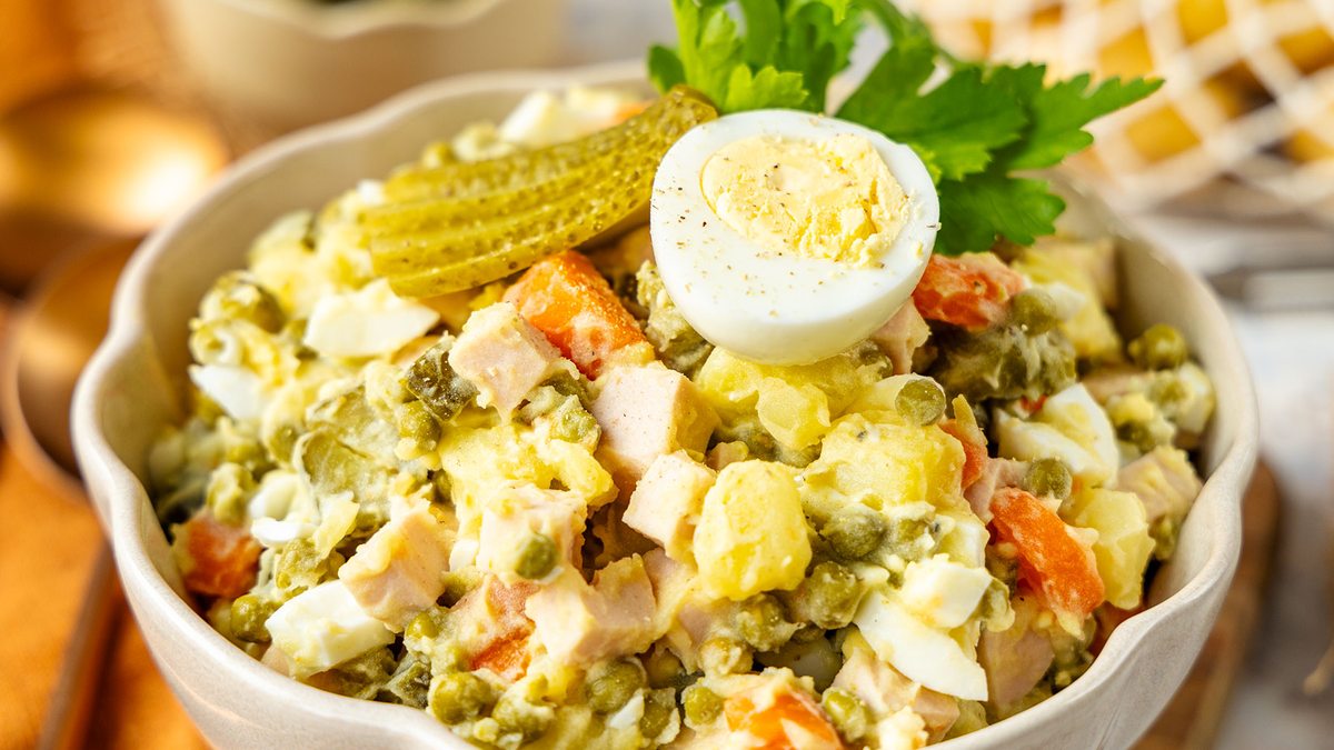 Russischer Kartoffelsalat Art "Oliviersalat"