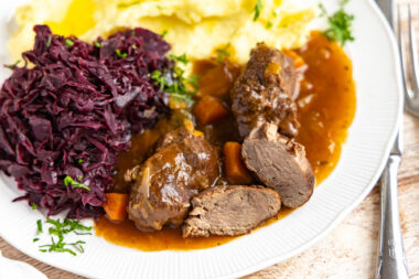 Schweinebäckchen aus dem Backofen wie von Oma