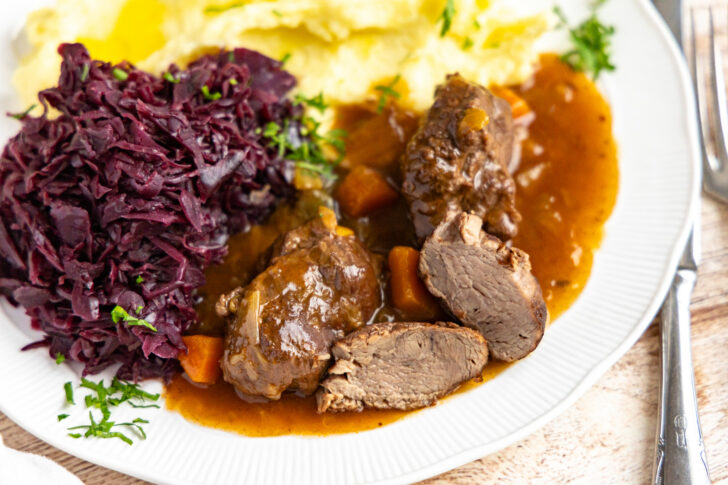 Schweinebäckchen aus dem Backofen wie von Oma
